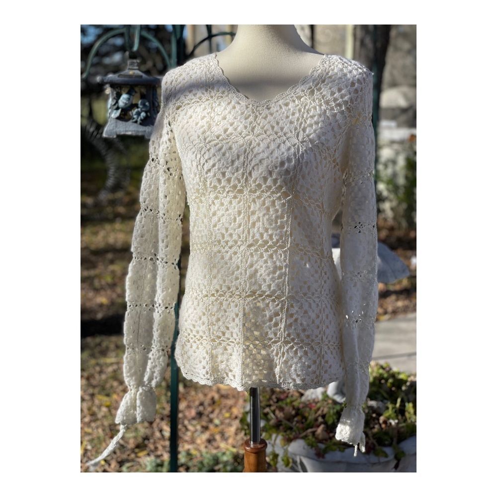 Crotchet Mesh Sweater V Neck Long Sleeve Lined Ruffle Cuff Feminine